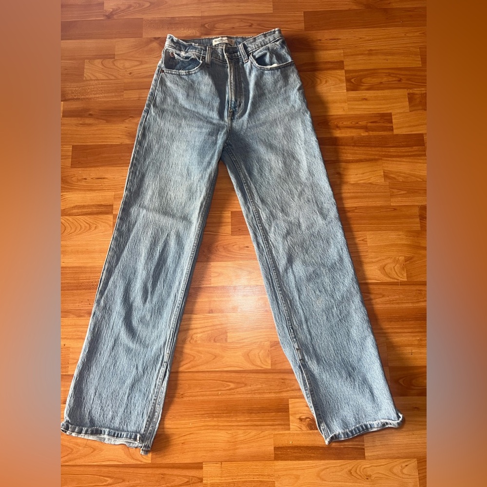 Abercrombie and Fitch 90s relaxed Jean high rise size 26